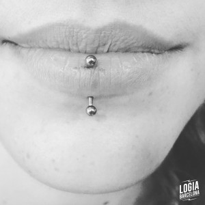piercing_labio2_logiabarcelona    